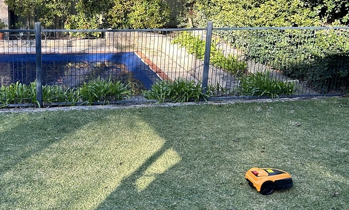 The Benefits of Using Robot Mowers to Eliminate Winter Weeds